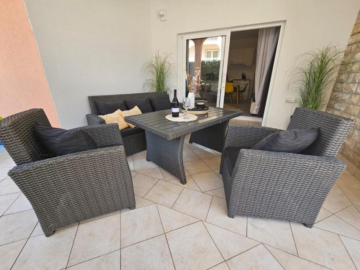 Apartment Melani Vir Exterior photo